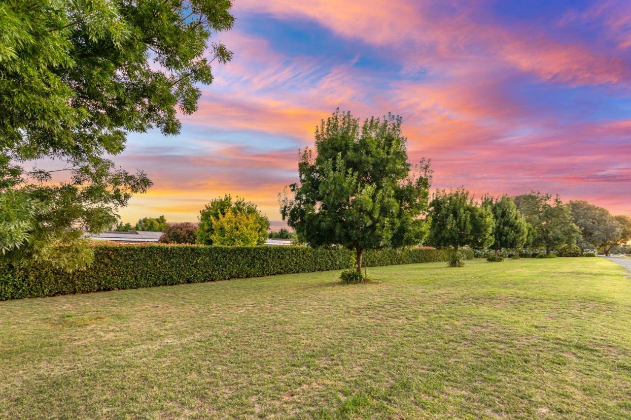 Burringa Garden Motel Wagga Wagga Extérieur photo