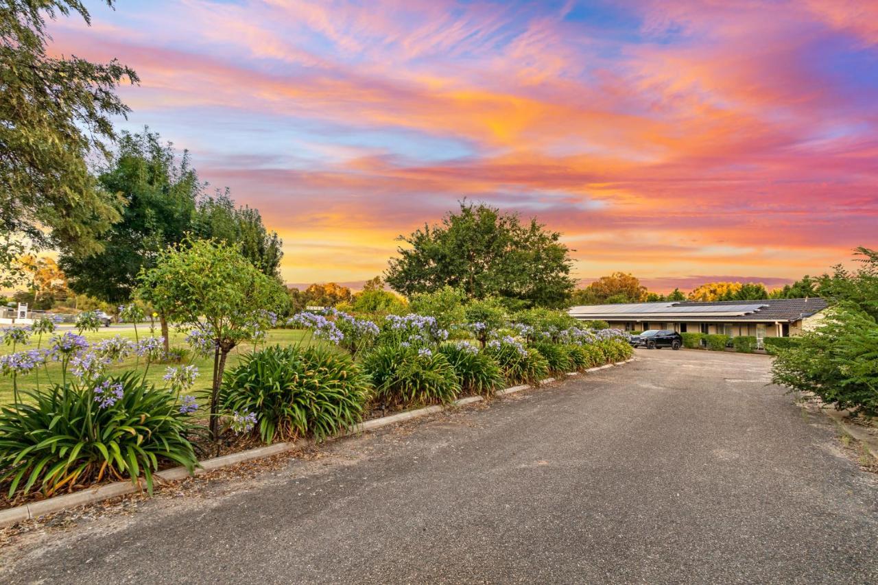 Burringa Garden Motel Wagga Wagga Extérieur photo