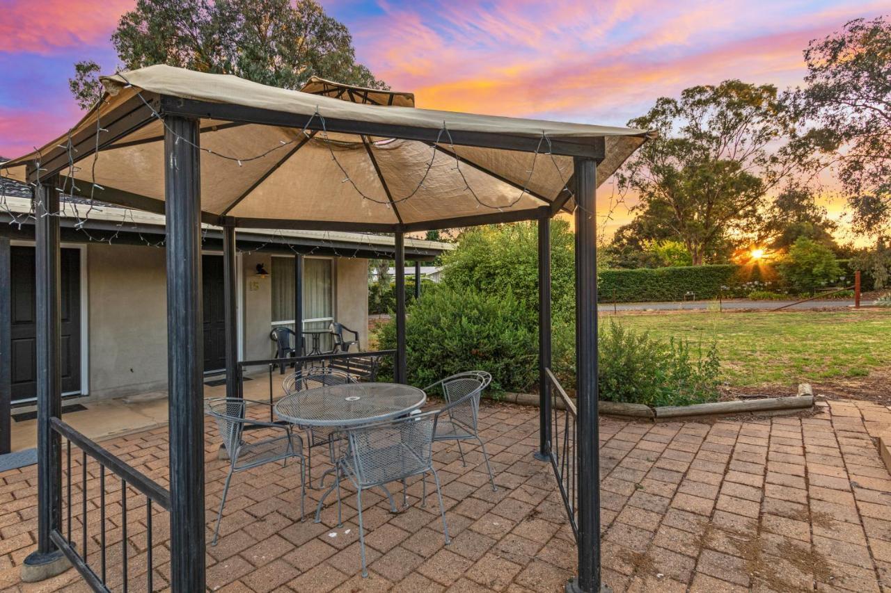 Burringa Garden Motel Wagga Wagga Extérieur photo